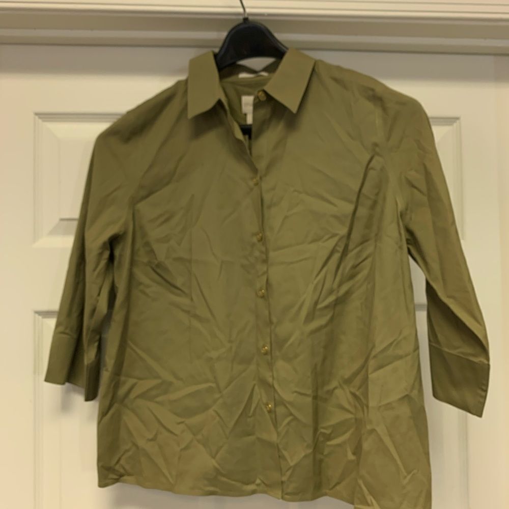 Chico’s Easy Cotton Pleat Back Olive Button Down Shirt sz M/8 NWT
